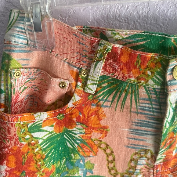 DG2 by Diane Gilman Printed Denim pants (6 Petite) - Picture 3 of 7